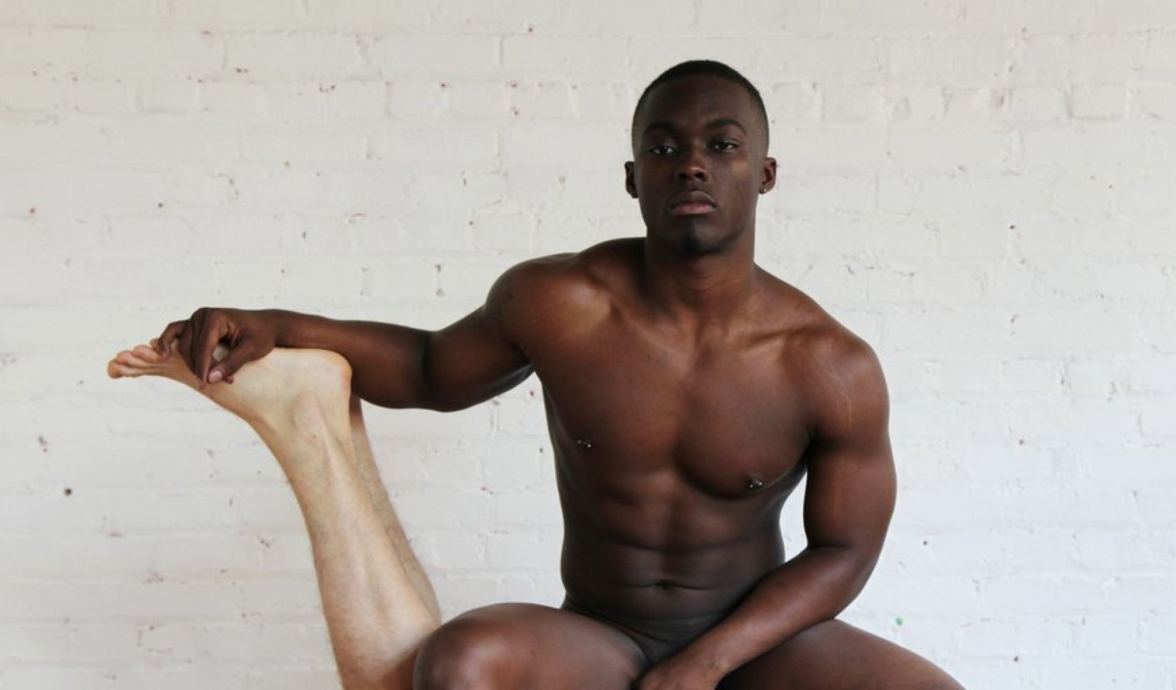 Hire a Black Gay Escort to Enjoy an Extreme Level of Romance